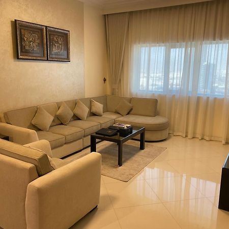 Royal Grand Suite Hotel Шарджа Экстерьер фото