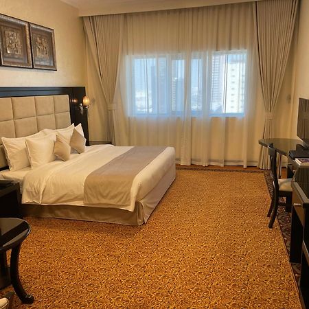 Royal Grand Suite Hotel Шарджа Экстерьер фото