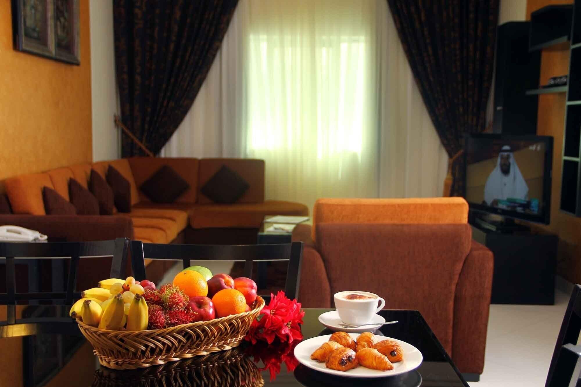 Royal Grand Suite Hotel Шарджа Экстерьер фото