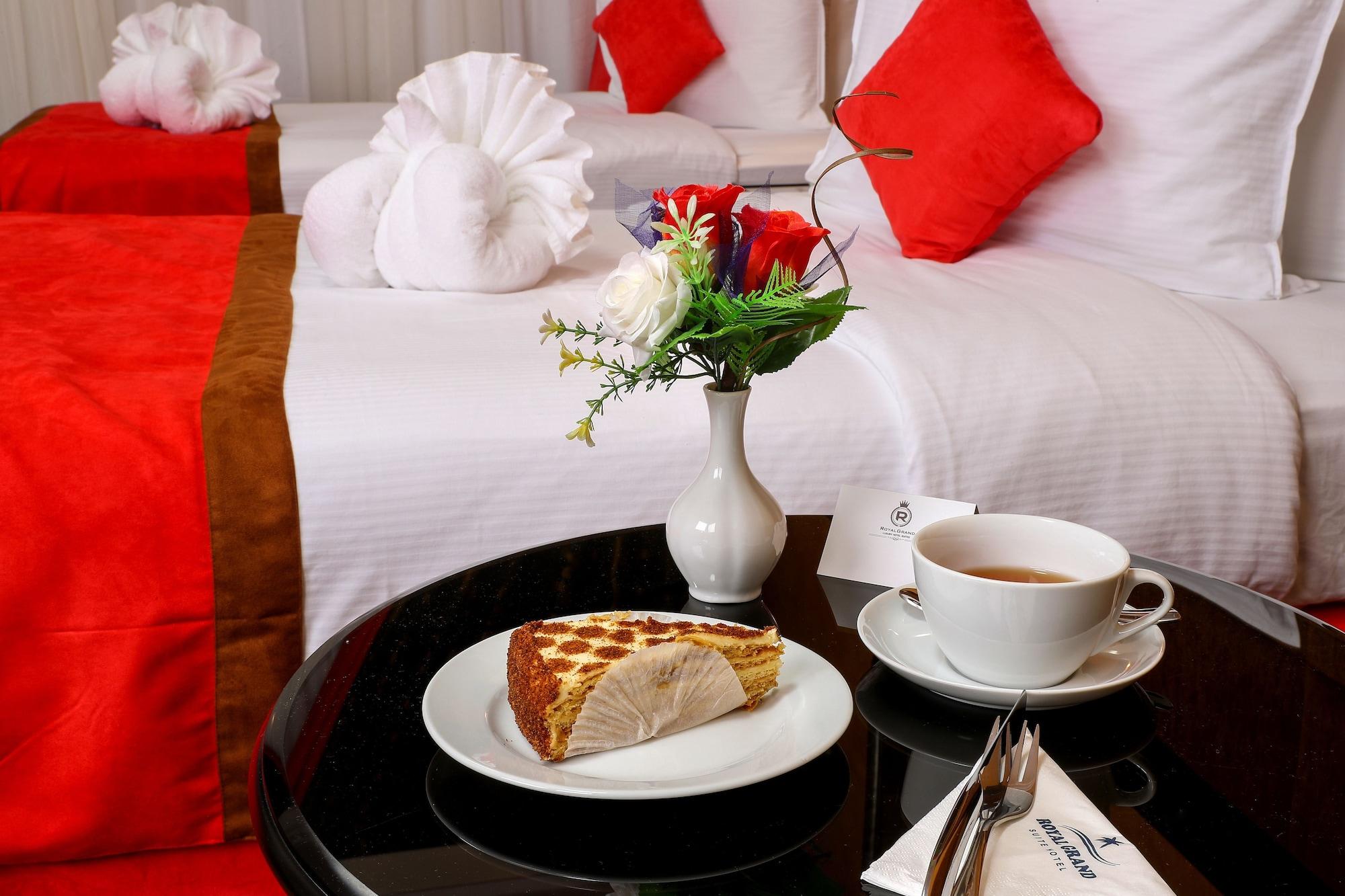 Royal Grand Suite Hotel Шарджа Экстерьер фото