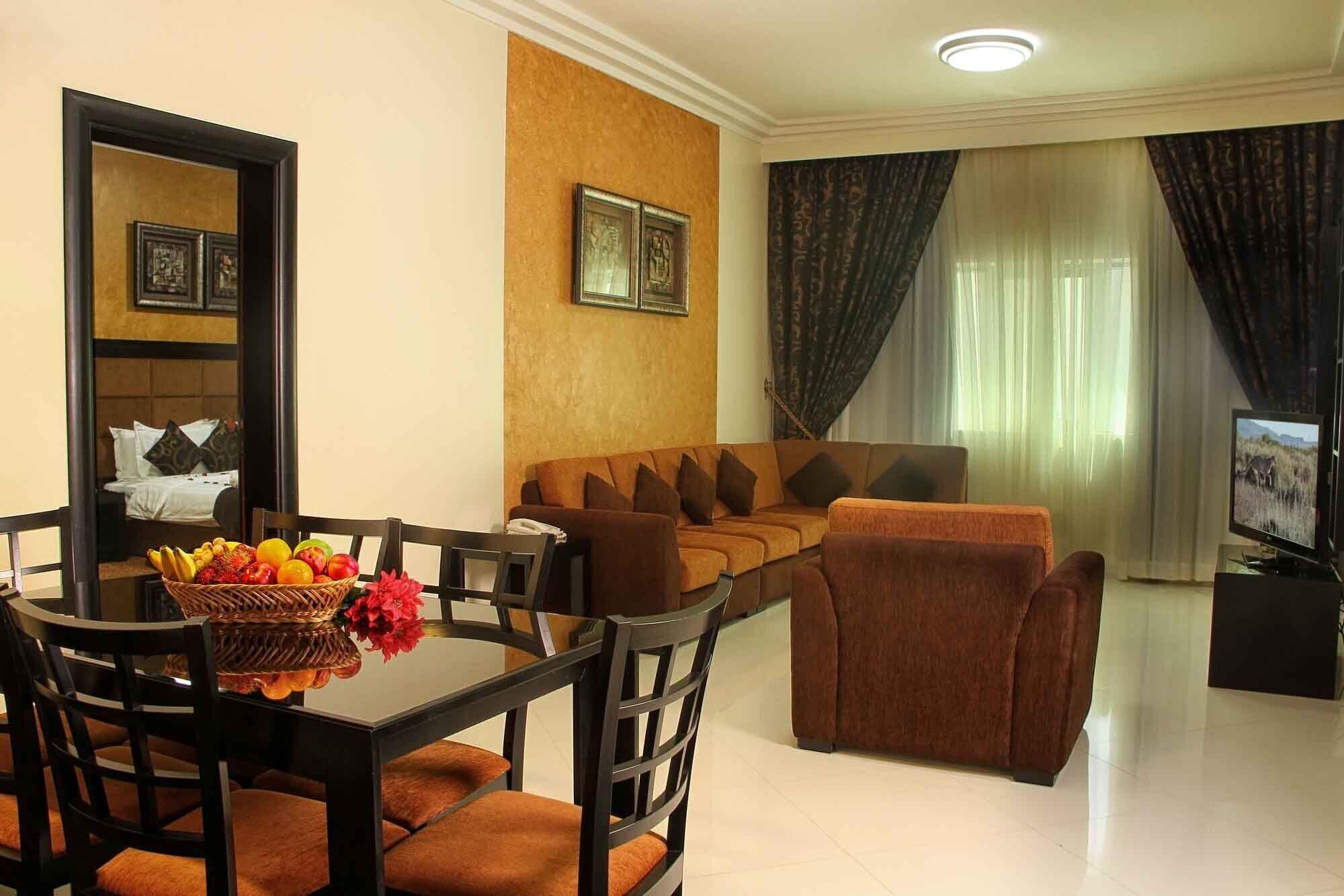 Royal Grand Suite Hotel Шарджа Экстерьер фото