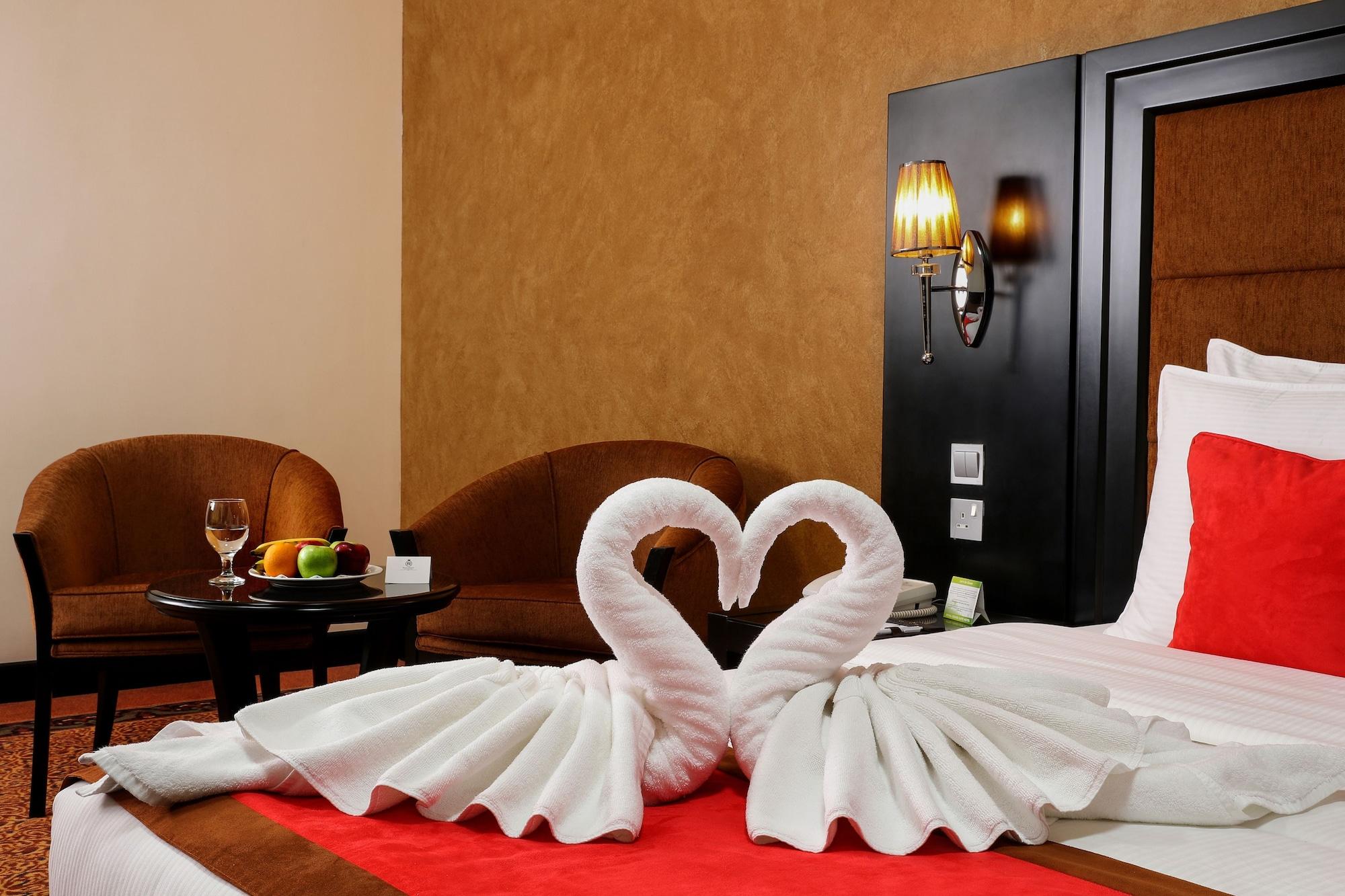 Royal Grand Suite Hotel Шарджа Экстерьер фото