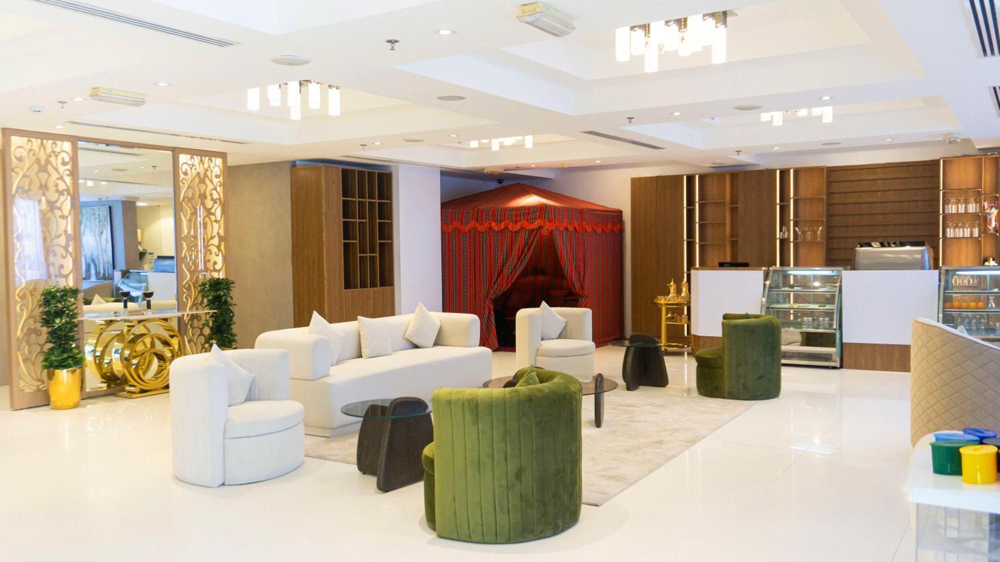 Royal Grand Suite Hotel Шарджа Экстерьер фото