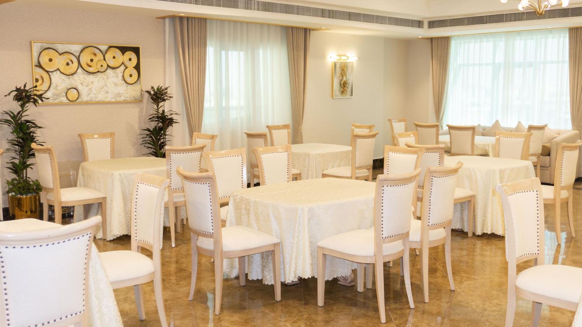 Royal Grand Suite Hotel Шарджа Экстерьер фото