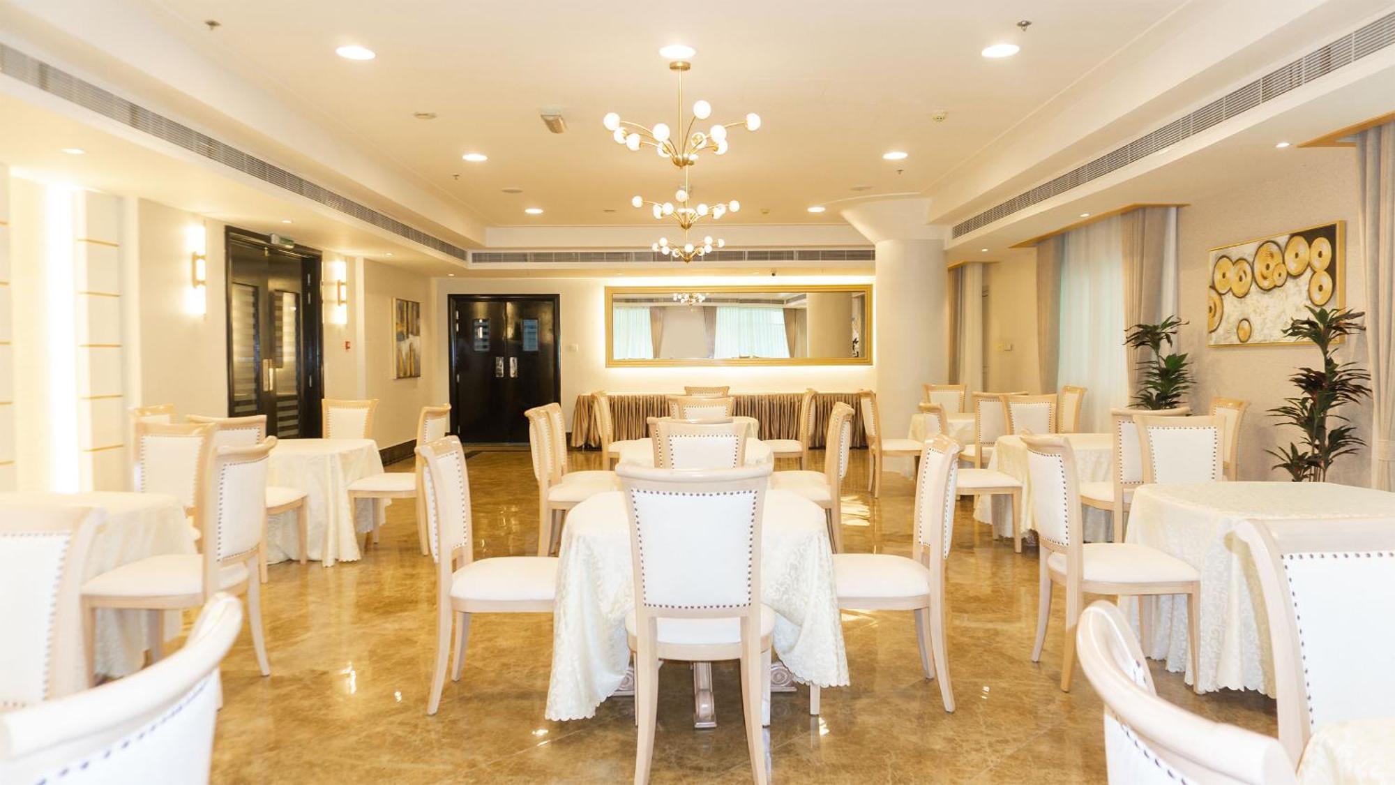 Royal Grand Suite Hotel Шарджа Экстерьер фото