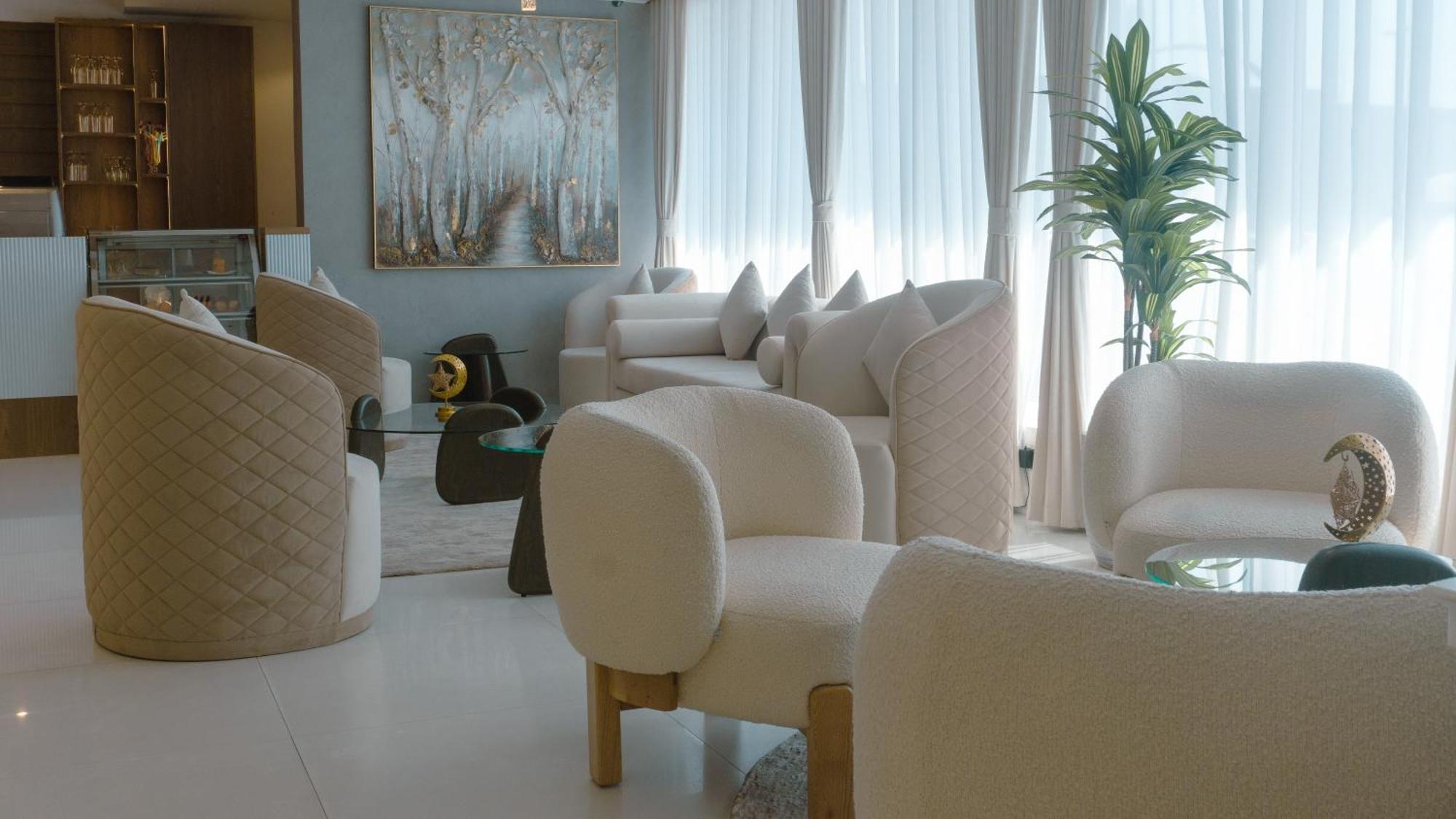 Royal Grand Suite Hotel Шарджа Экстерьер фото