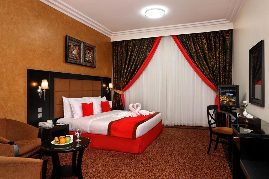 Royal Grand Suite Hotel Шарджа Экстерьер фото