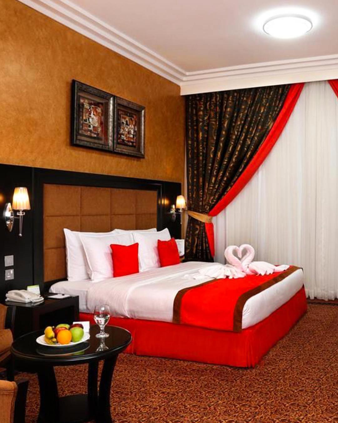 Royal Grand Suite Hotel Шарджа Экстерьер фото