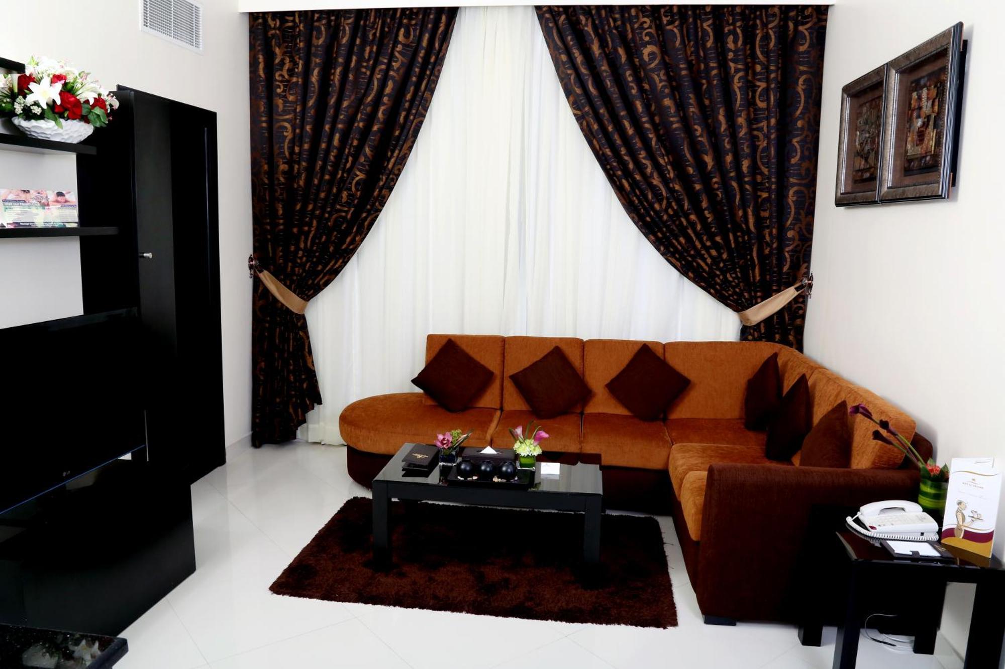Royal Grand Suite Hotel Шарджа Экстерьер фото
