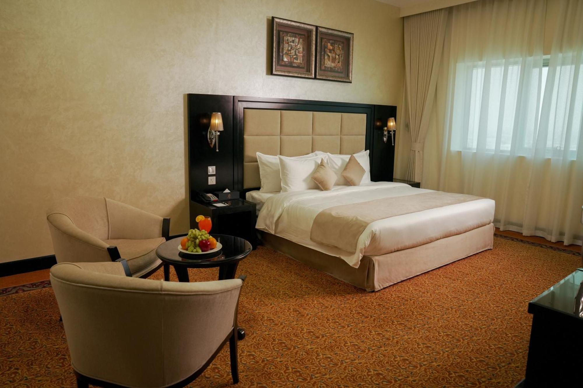 Royal Grand Suite Hotel Шарджа Экстерьер фото