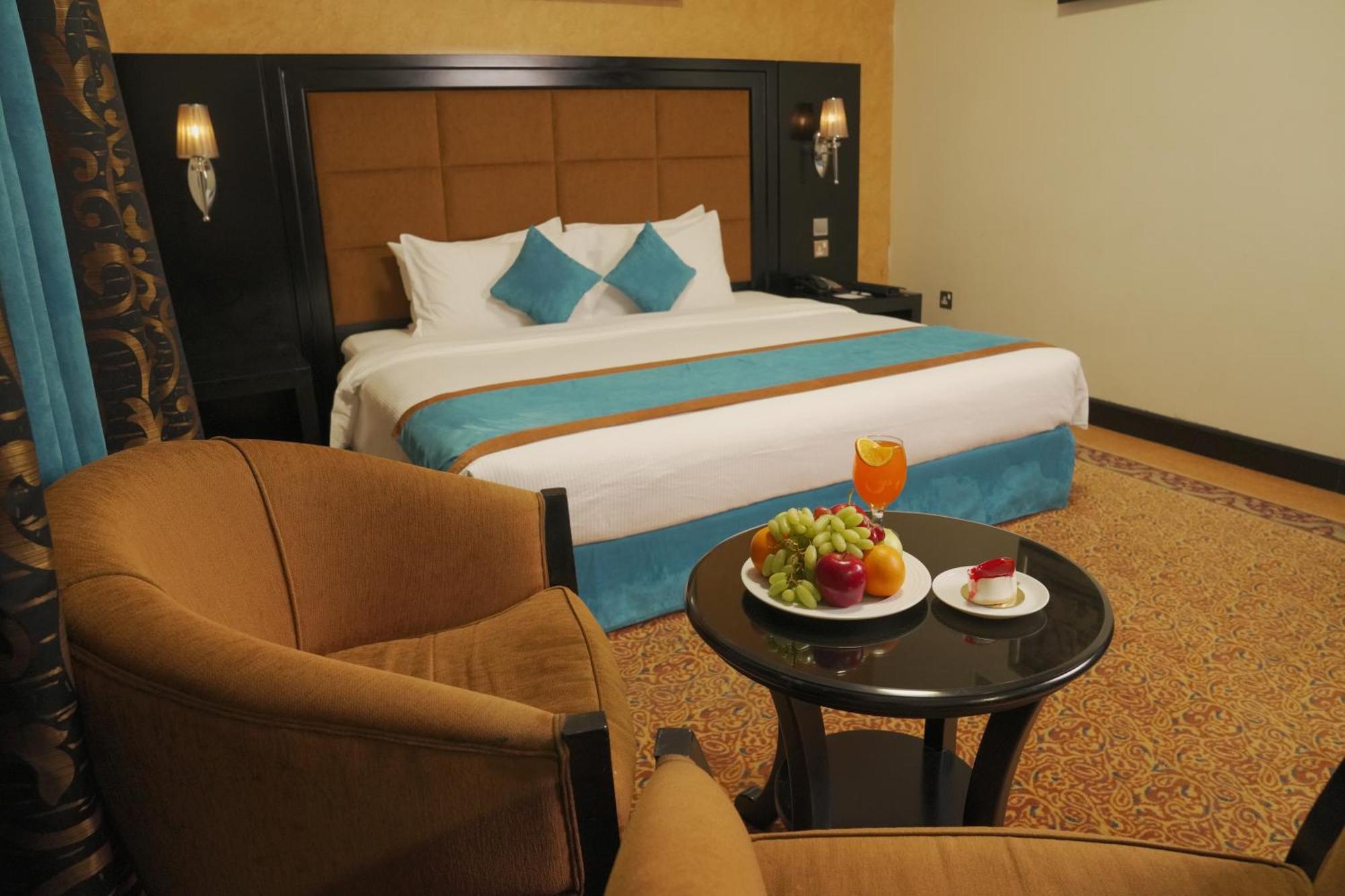 Royal Grand Suite Hotel Шарджа Экстерьер фото