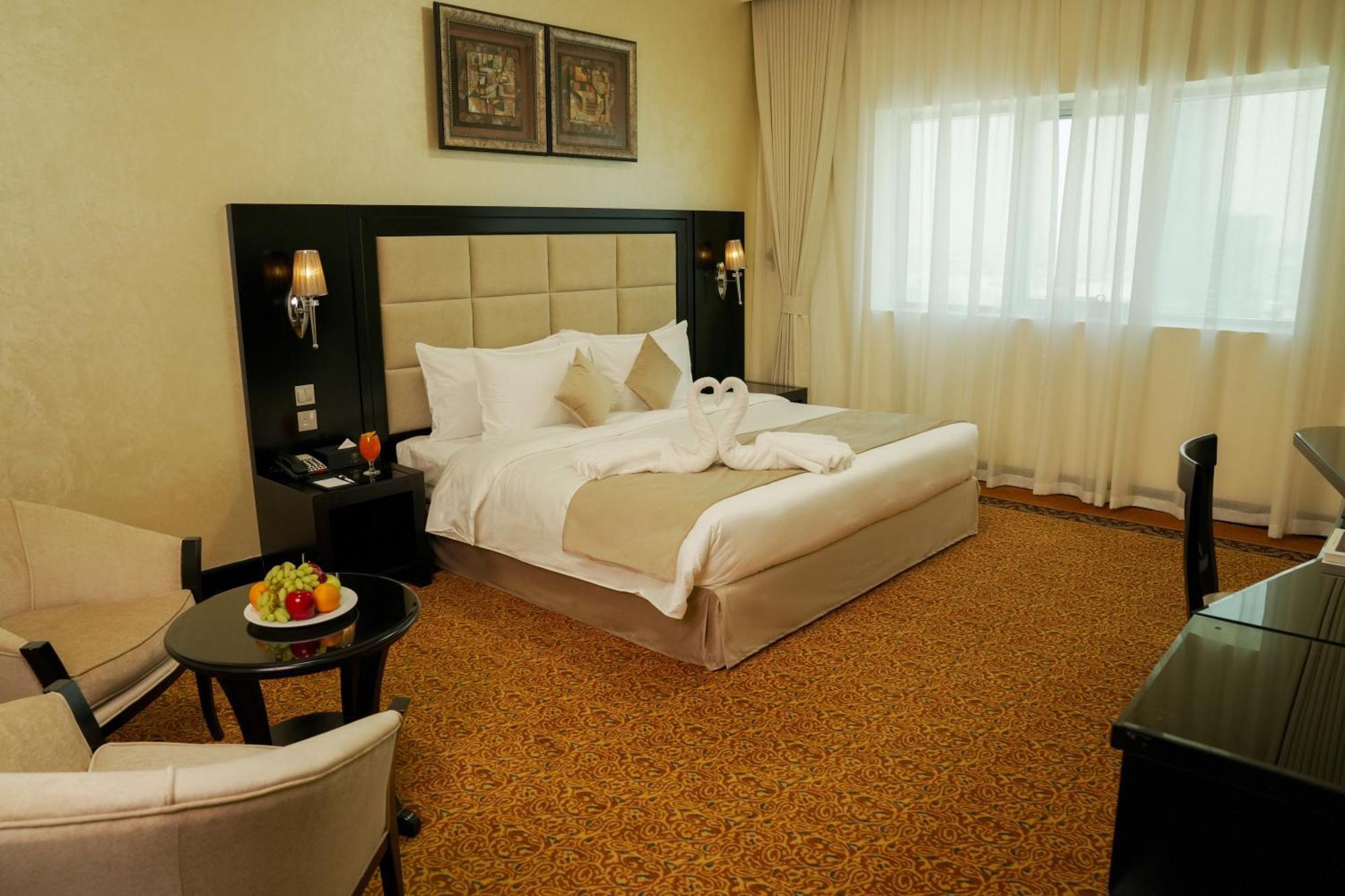Royal Grand Suite Hotel Шарджа Экстерьер фото