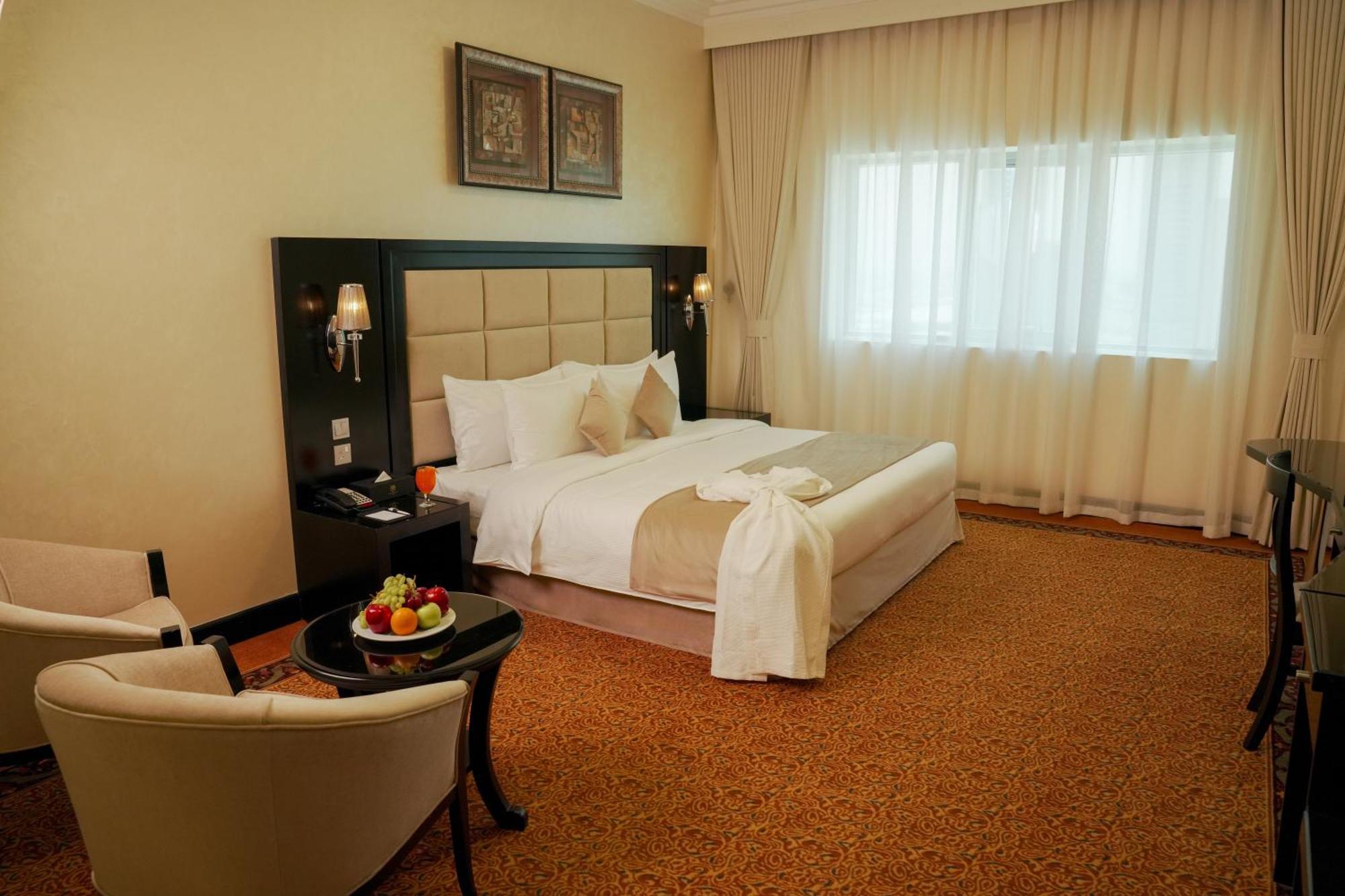 Royal Grand Suite Hotel Шарджа Экстерьер фото