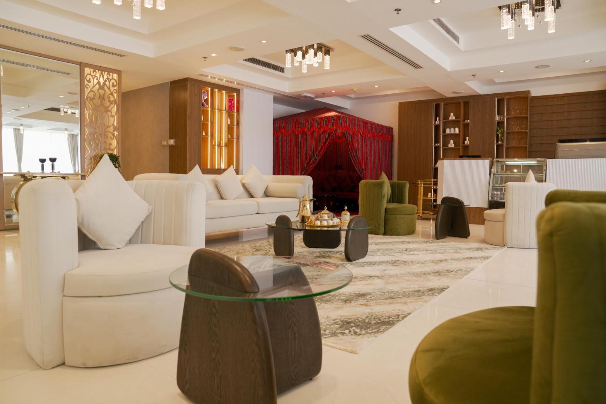 Royal Grand Suite Hotel Шарджа Экстерьер фото