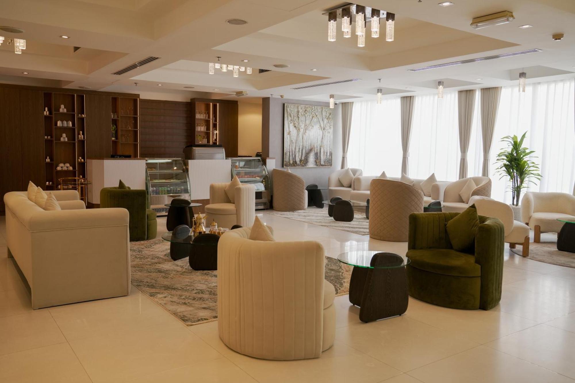 Royal Grand Suite Hotel Шарджа Экстерьер фото