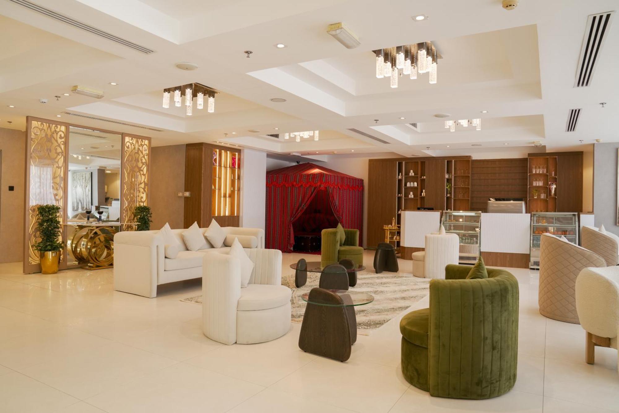 Royal Grand Suite Hotel Шарджа Экстерьер фото