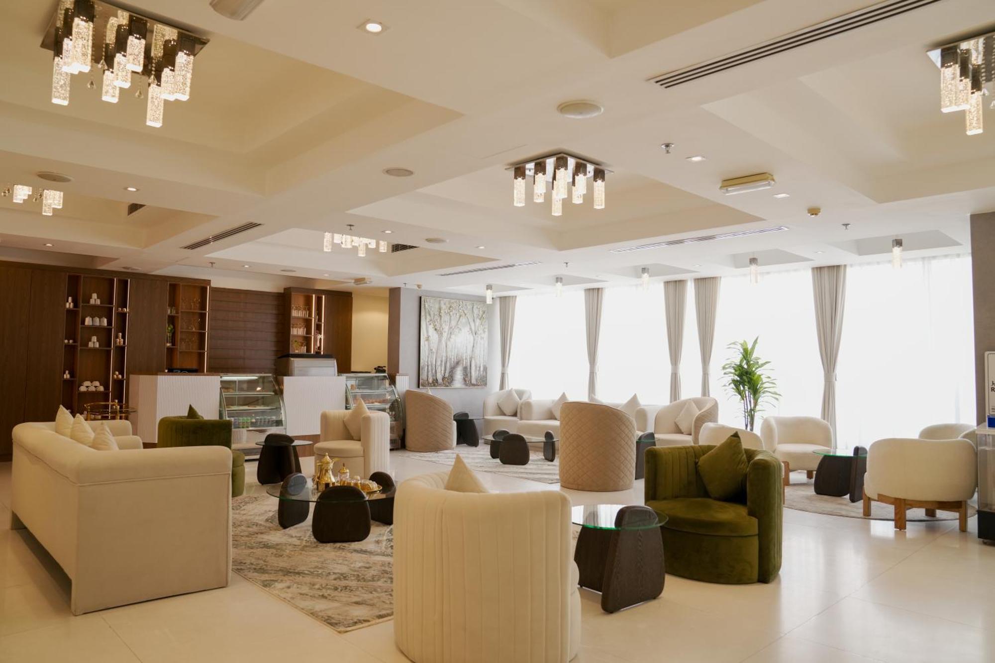 Royal Grand Suite Hotel Шарджа Экстерьер фото
