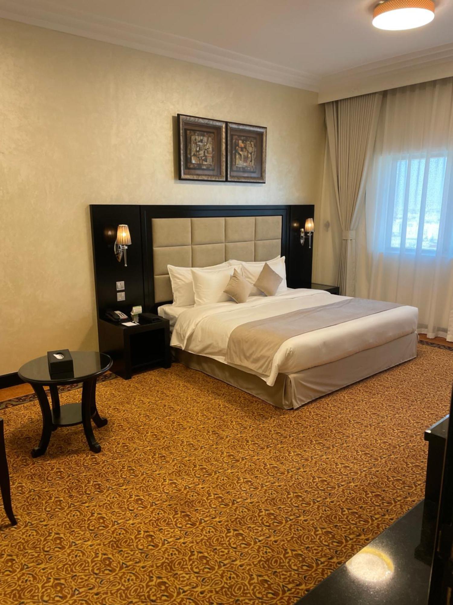 Royal Grand Suite Hotel Шарджа Экстерьер фото