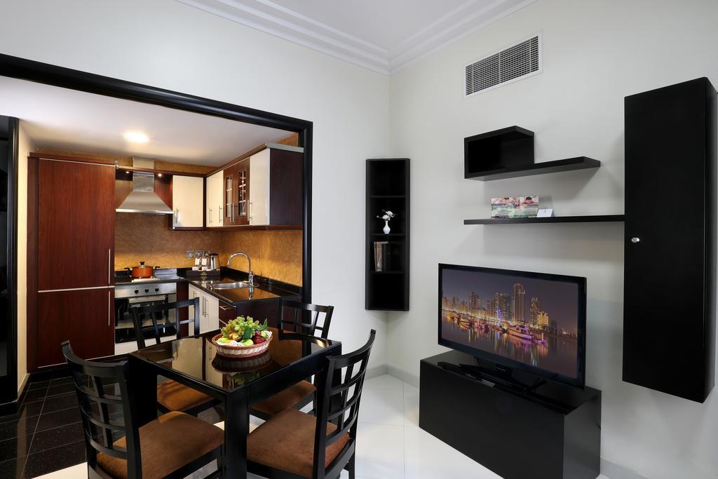 Royal Grand Suite Hotel Шарджа Экстерьер фото