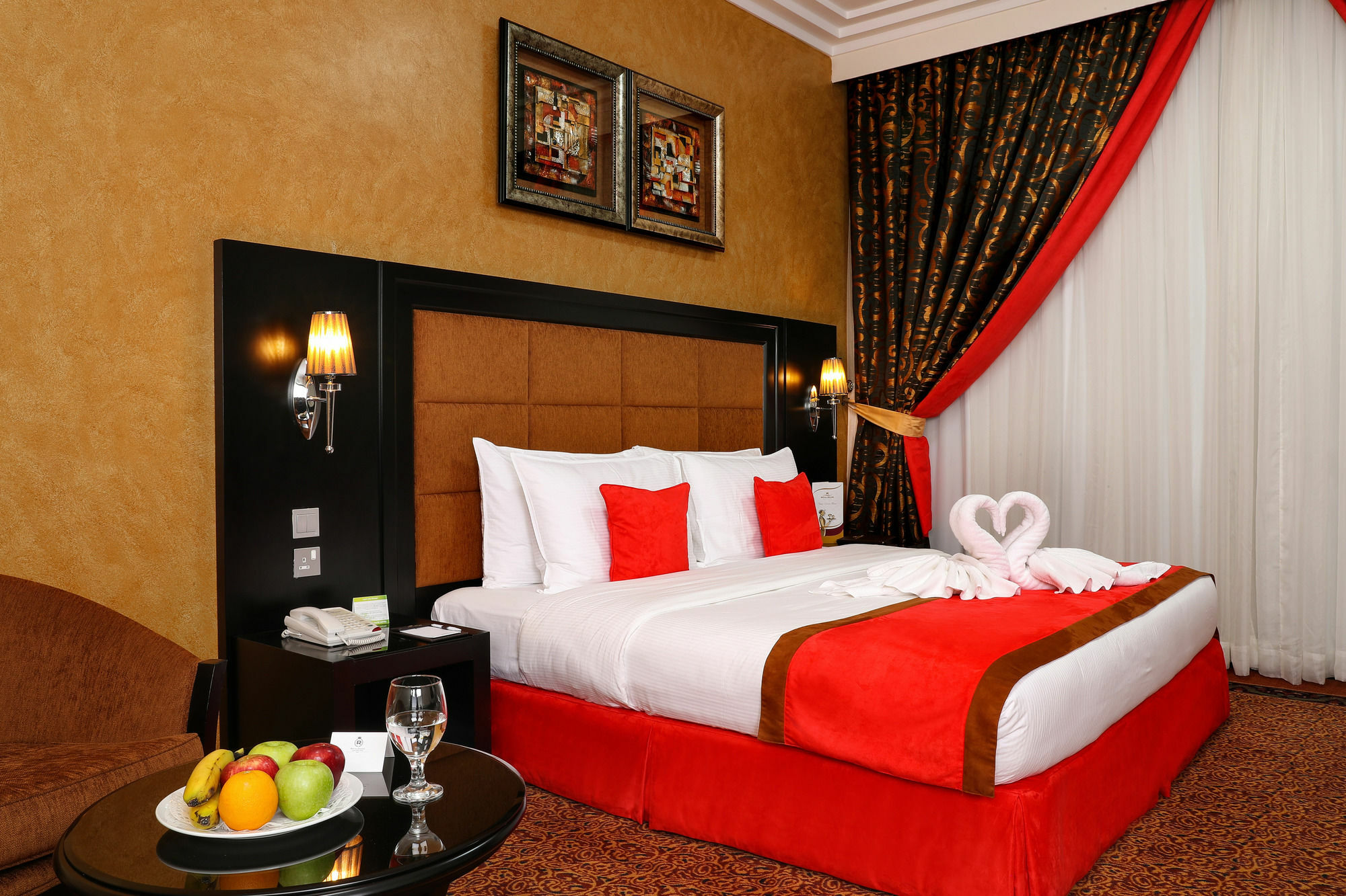 Royal Grand Suite Hotel Шарджа Экстерьер фото