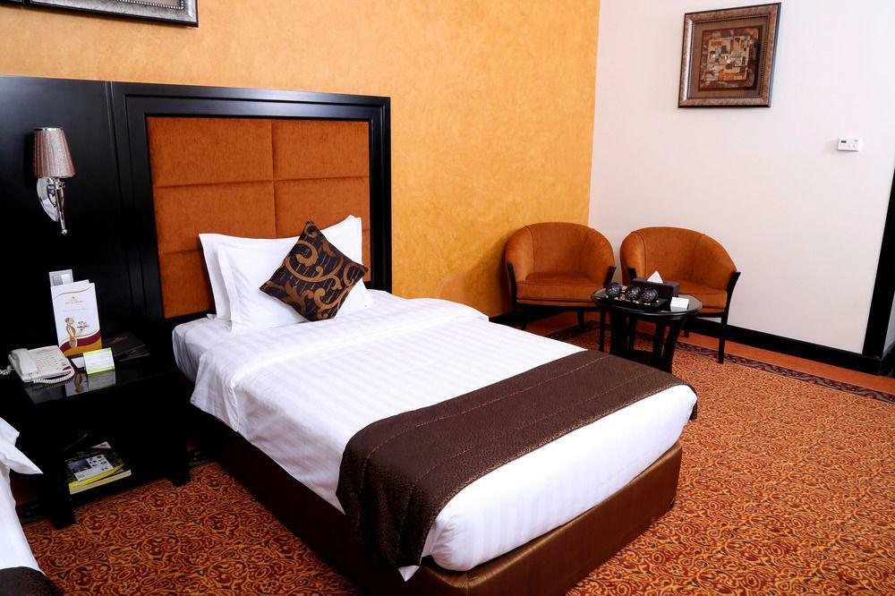 Royal Grand Suite Hotel Шарджа Экстерьер фото