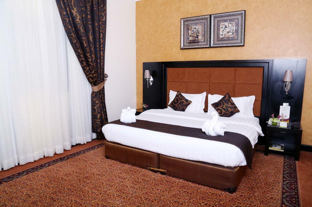 Royal Grand Suite Hotel Шарджа Экстерьер фото