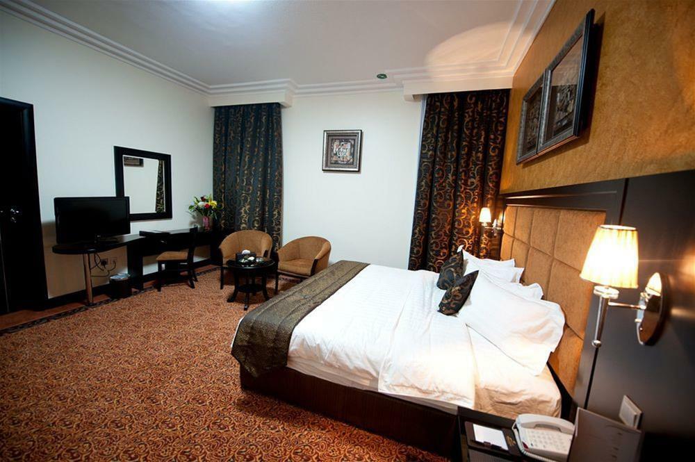 Royal Grand Suite Hotel Шарджа Экстерьер фото
